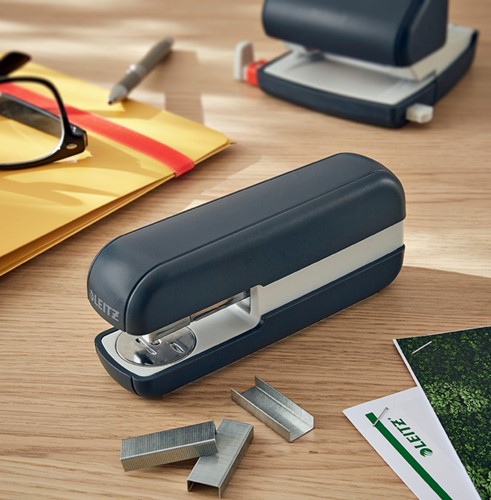 Nietmachine Leitz Cosy 30 vel 24/6 fluweel grijs 1 Stuk-3