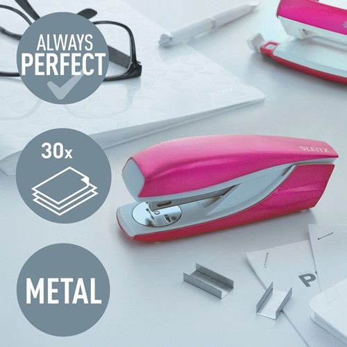 Nietmachine Leitz NeXXt metaal 30 vel roze 1 Stuk-3