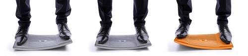 Gymba Board Oranje Je hebt een bureaustoel nodig om goed en prettig te zitten, een Gymba om goed en prettig te staan. Be Healthy met Active Board Gymba!